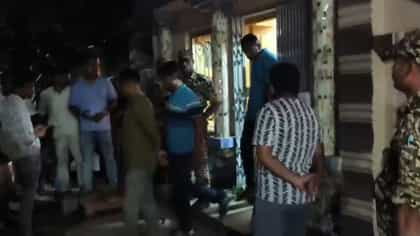 লেলিয়ে দেওয়া হল ডোবারম্যান,তাও রোখা গেল না পুলিশকে, উত্তরপাড়ায় হইচই