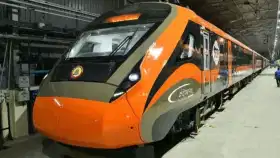ট্রেন ছাড়ার আগে যাত্রীদের ফোনে ভুয়ো মেসেজ! তারপর যা হল...