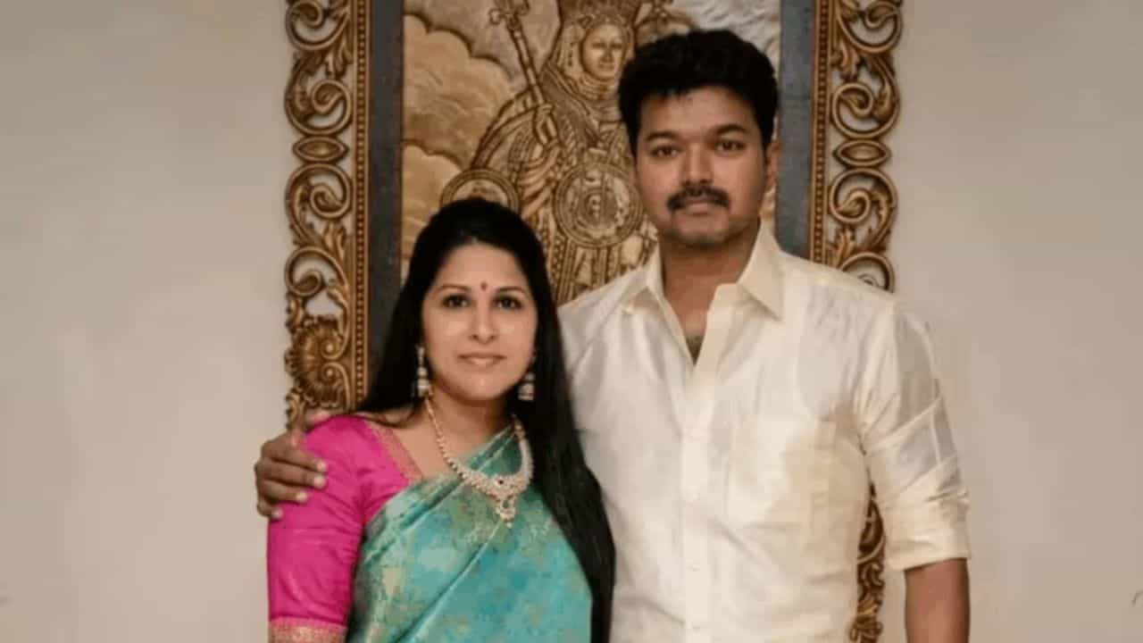 Thalapathy Vijay: বিবাদে ইতি! বিচ্ছেদের মামলা প্রত্যাহার করলেন বিজয় থলপতির স্ত্রী সঙ্গীতা Thalapathy Vijay: বিবাদে ইতি! বিচ্ছেদের মামলা প্রত্যাহার করলেন বিজয় থলপতির স্ত্রী সঙ্গীতা
