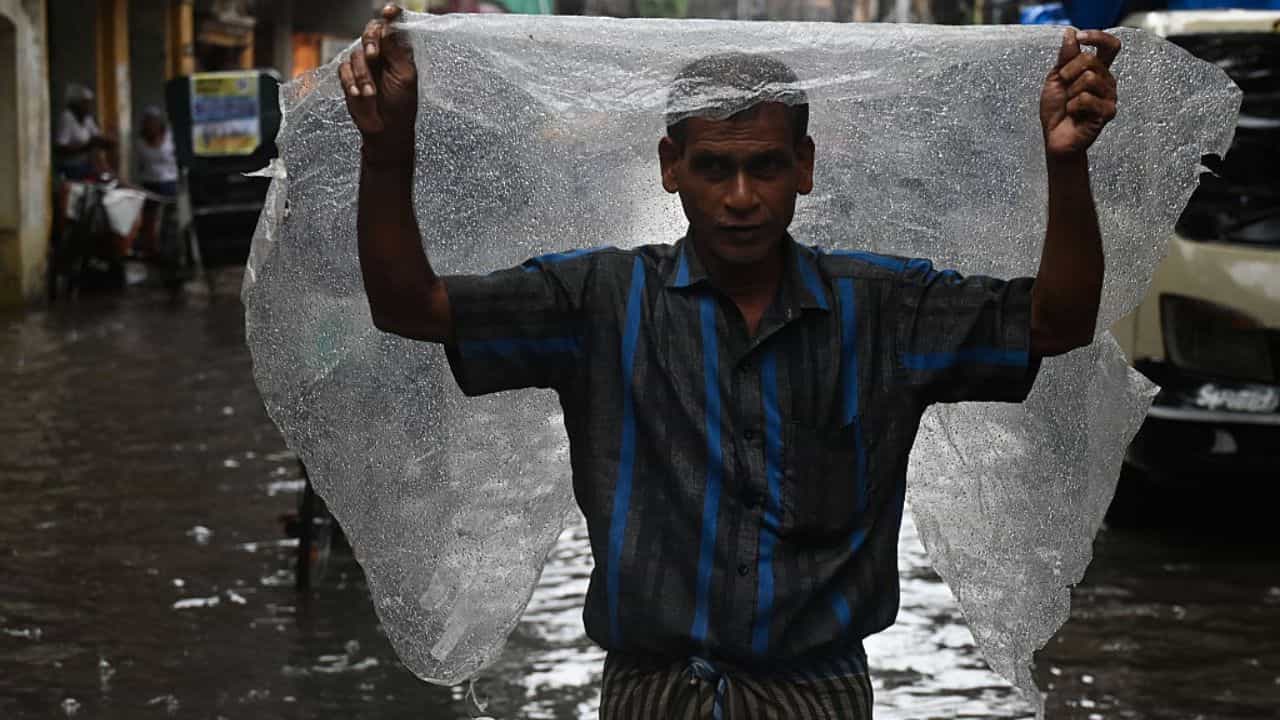 Weather Update: অগস্টেই ৩ বার! ফের বাংলার জন্য সতর্কতা জারি হাওয়া অফিসের Weather Update: অগস্টেই ৩ বার! ফের বাংলার জন্য সতর্কতা জারি হাওয়া অফিসের