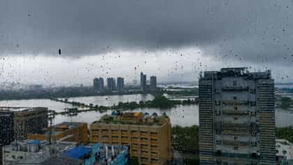 কলকাতার মাথার উপর নিম্নচাপ, রেড অ্যালার্ট জারি এইসব জেলায়