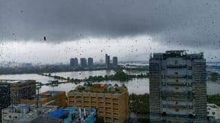 Weather Latest Updates: কলকাতার ঠিক মাথার উপর গভীর নিম্নচাপ, তুমুল বৃষ্টি ও দমকা হাওয়ায় তোলপাড় হবে দক্ষিণবঙ্গ, জারি রেড অ্যালার্ট