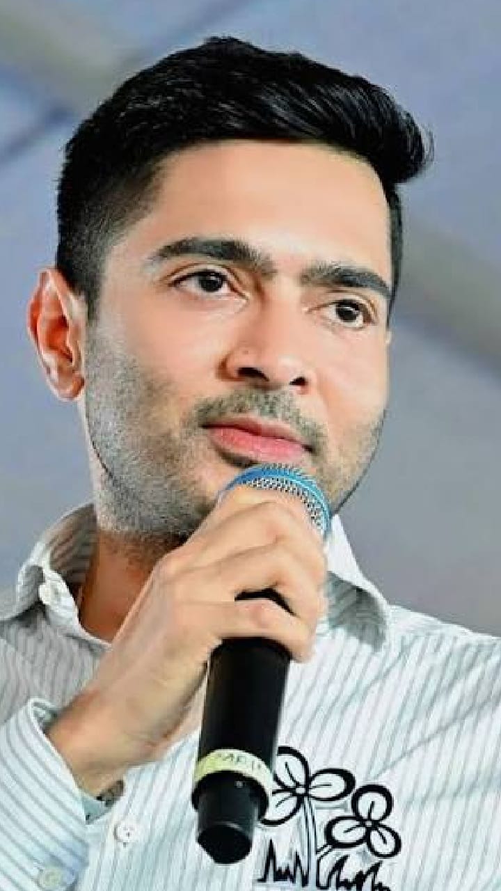 চিকিৎসার জন্য বিদেশযাত্রার অনুমতি না পেয়ে মামলাই তুলে নিতে চান অভিষেক
