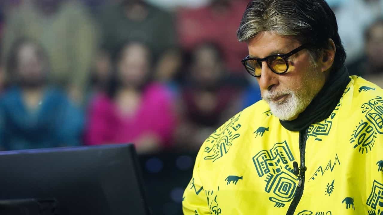 KBC 18 Shoot: খাওয়া নেই, ঘুম নেই টানা ২৪ ঘণ্টা কাজ! ৮৩ বছর বয়সে কীসের তাগিদে এই পরিশ্রম অমিতাভের? KBC 18 Shoot: খাওয়া নেই, ঘুম নেই টানা ২৪ ঘণ্টা কাজ! ৮৩ বছর বয়সে কীসের তাগিদে এই পরিশ্রম অমিতাভের?