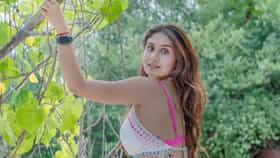নিজের পোশাক নিজে ছিঁড়ে, ব্লেড দিয়ে RPF এর ওপর 'হামলা' অভিনেত্রীর