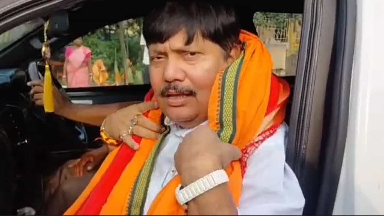 Arjun Singh on Engine Van Ban: রাস্তায় চলবে না ইঞ্জিন ভ্যান! কেন নিষিদ্ধ হচ্ছে, তার ব্যাখ্যাও দিলেন পরিবহন মন্ত্রী অর্জুন Arjun Singh on Engine Van Ban: রাস্তায় চলবে না ইঞ্জিন ভ্যান! কেন নিষিদ্ধ হচ্ছে, তার ব্যাখ্যাও দিলেন পরিবহন মন্ত্রী অর্জুন