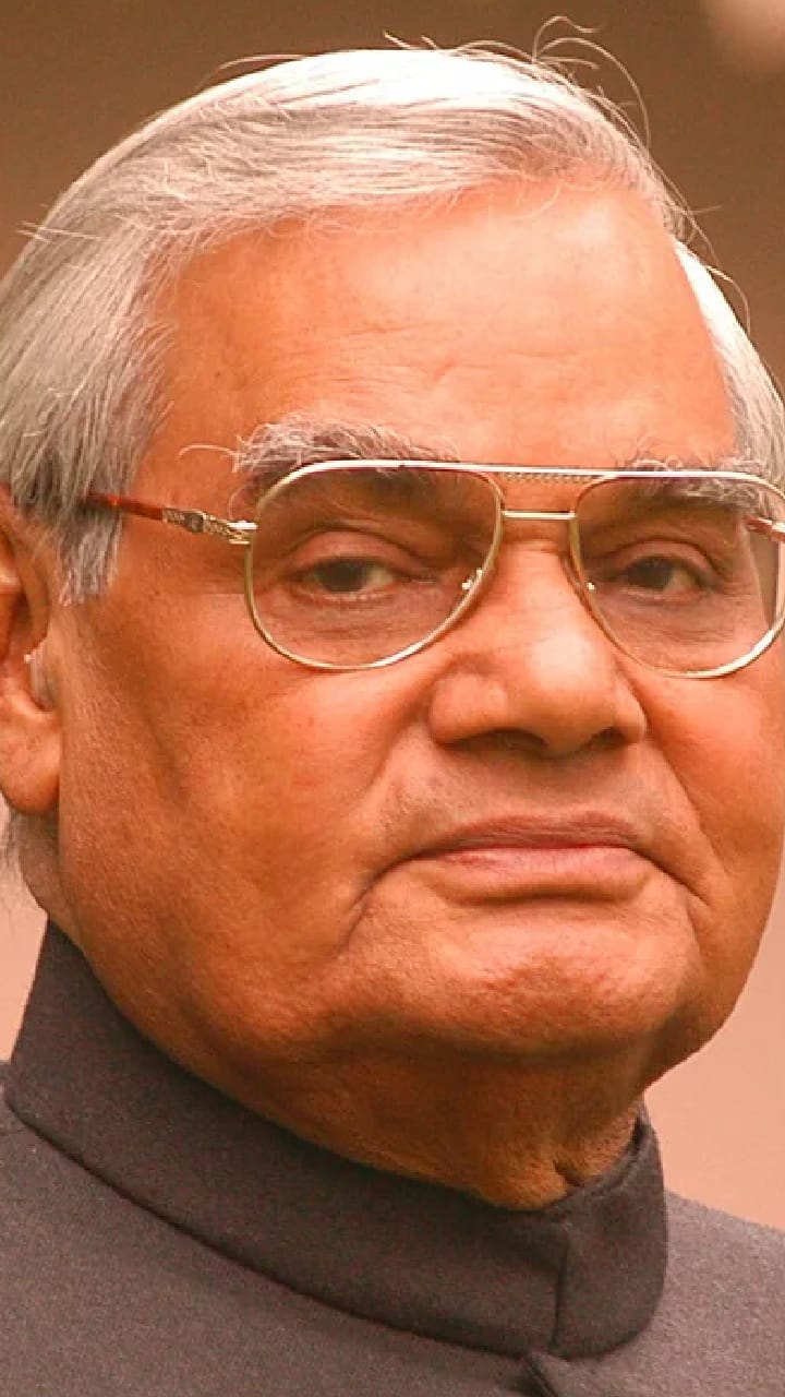 প্রাক্তন প্রধানমন্ত্রীকে শ্রদ্ধাজ্ঞাপন রাষ্ট্রপতির