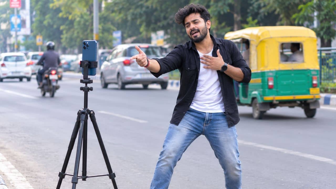 Social Media Content Creation: সোশ্যাল মিডিয়ায় ভিডিয়ো বানালেই সরকার দেবে ১০ হাজার থেকে ১ লাখ টাকা! বিরাট ঘোষণা