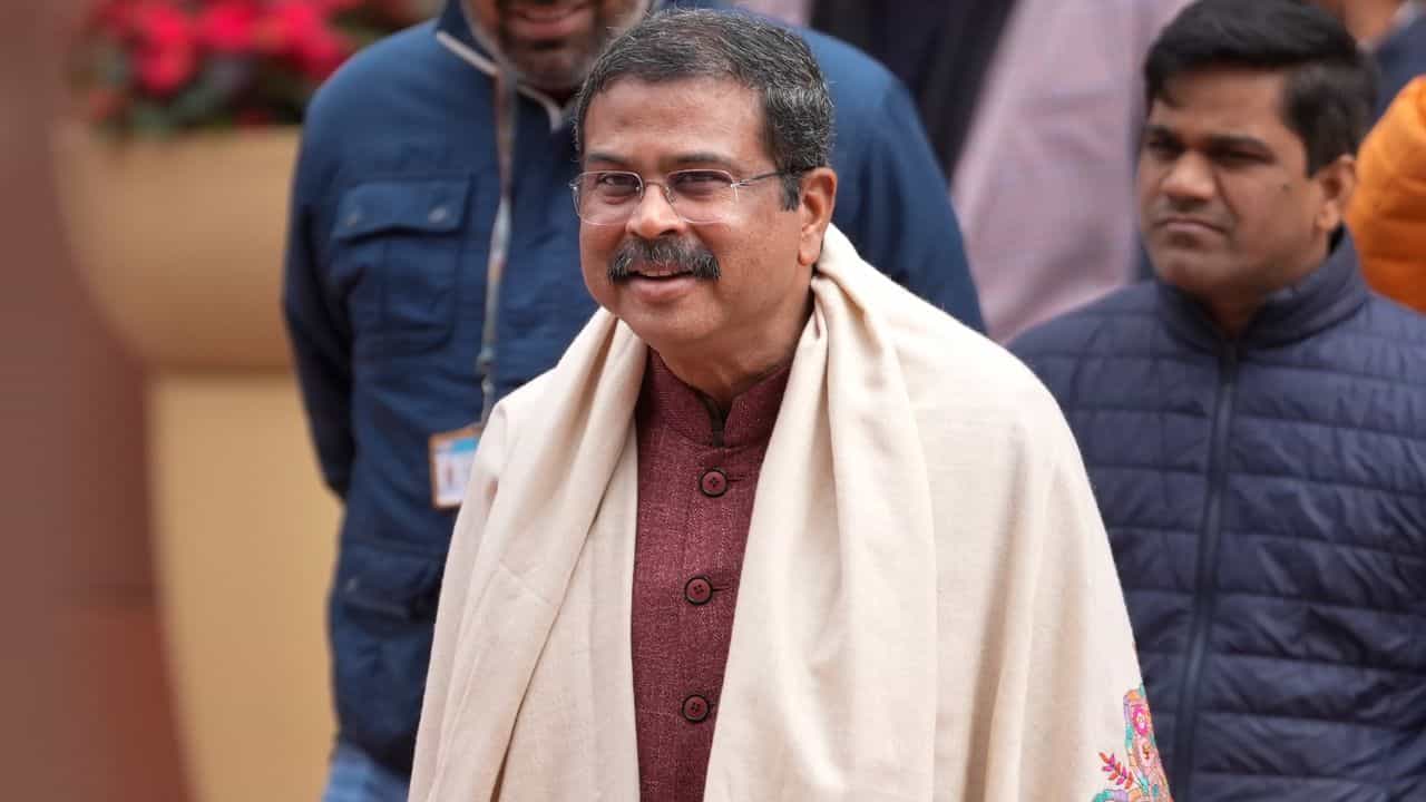 Dharmendra Pradhan: ১২ বছর আগে কেন্দ্রীয় মন্ত্রী হন, কেন শিক্ষামন্ত্রীর পদ থেকে ইস্তফা দিলেন, নিজেই বললেন ধর্মেন্দ্র প্রধান Dharmendra Pradhan: ১২ বছর আগে কেন্দ্রীয় মন্ত্রী হন, কেন শিক্ষামন্ত্রীর পদ থেকে ইস্তফা দিলেন, নিজেই বললেন ধর্মেন্দ্র প্রধান