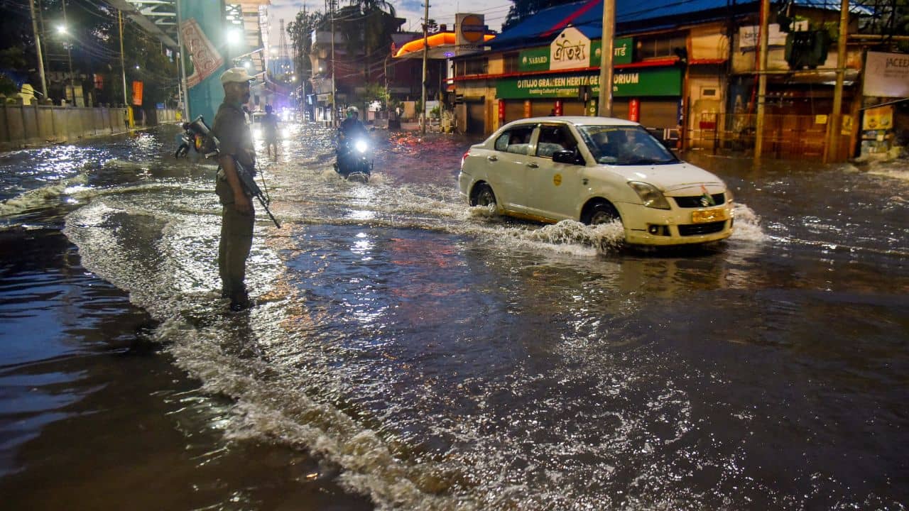 West Bengal Weather Update: একটা নিম্নচাপ সরতেই আরেকটা হাজির! এবার তোলপাড় হবে এই সমস্ত জেলা...জেনে রাখুন লেটেস্ট আপডেট