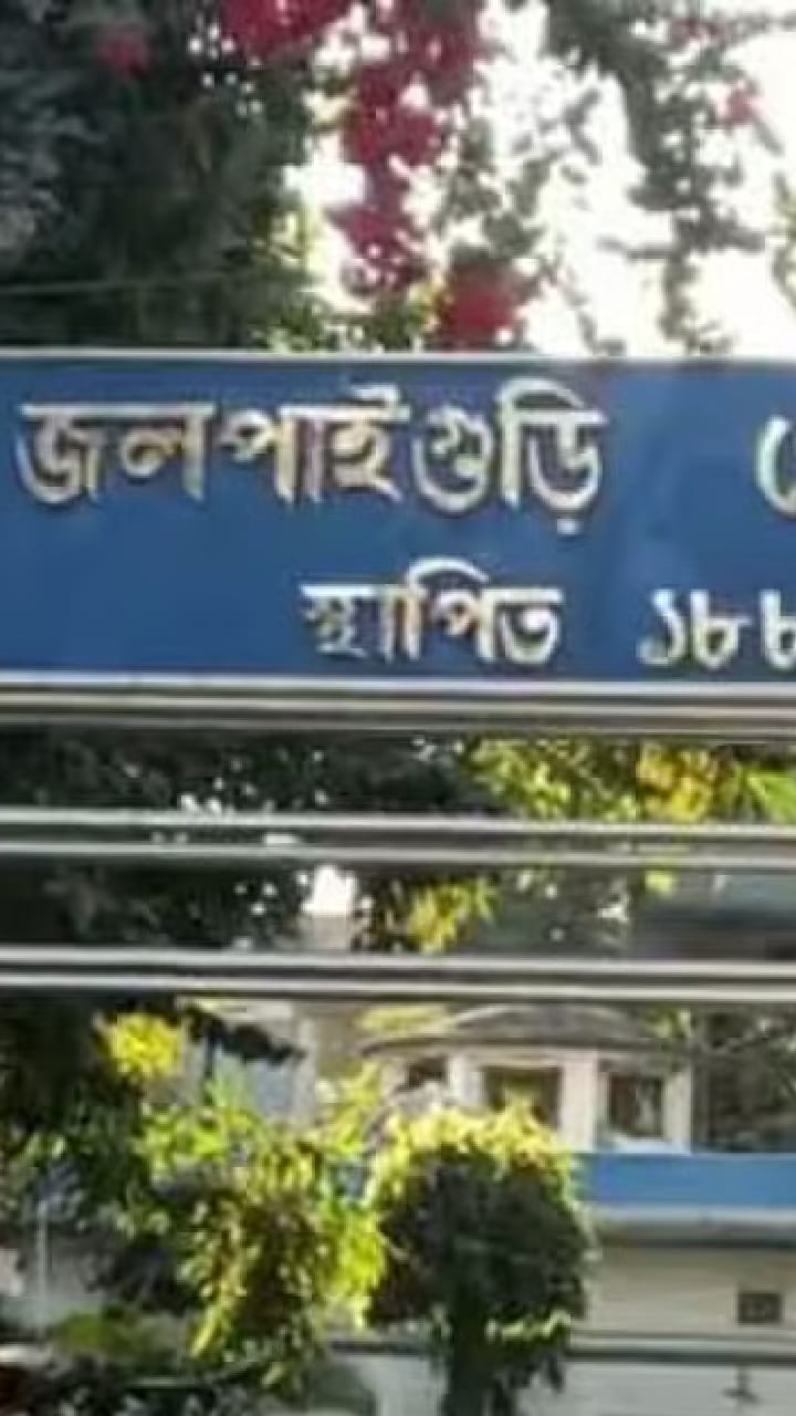জলপাইগুড়িতে 'জলঘোলা', পুরসভায় মমতাপন্থী বনাম ঋতপন্থী তৃণমূল দ্বন্দ্ব
