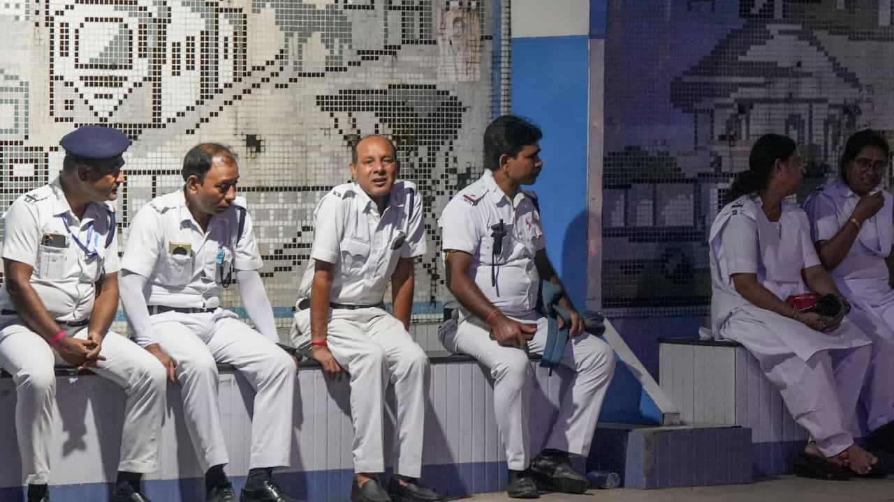 Kolkata Police: রেড রোডে দাঁড়িয়ে এটা করতে পারবে না পুলিশ! স্বাধীনতা দিবসের আগেই কড়া বার্তা Kolkata Police: রেড রোডে দাঁড়িয়ে এটা করতে পারবে না পুলিশ! স্বাধীনতা দিবসের আগেই কড়া বার্তা