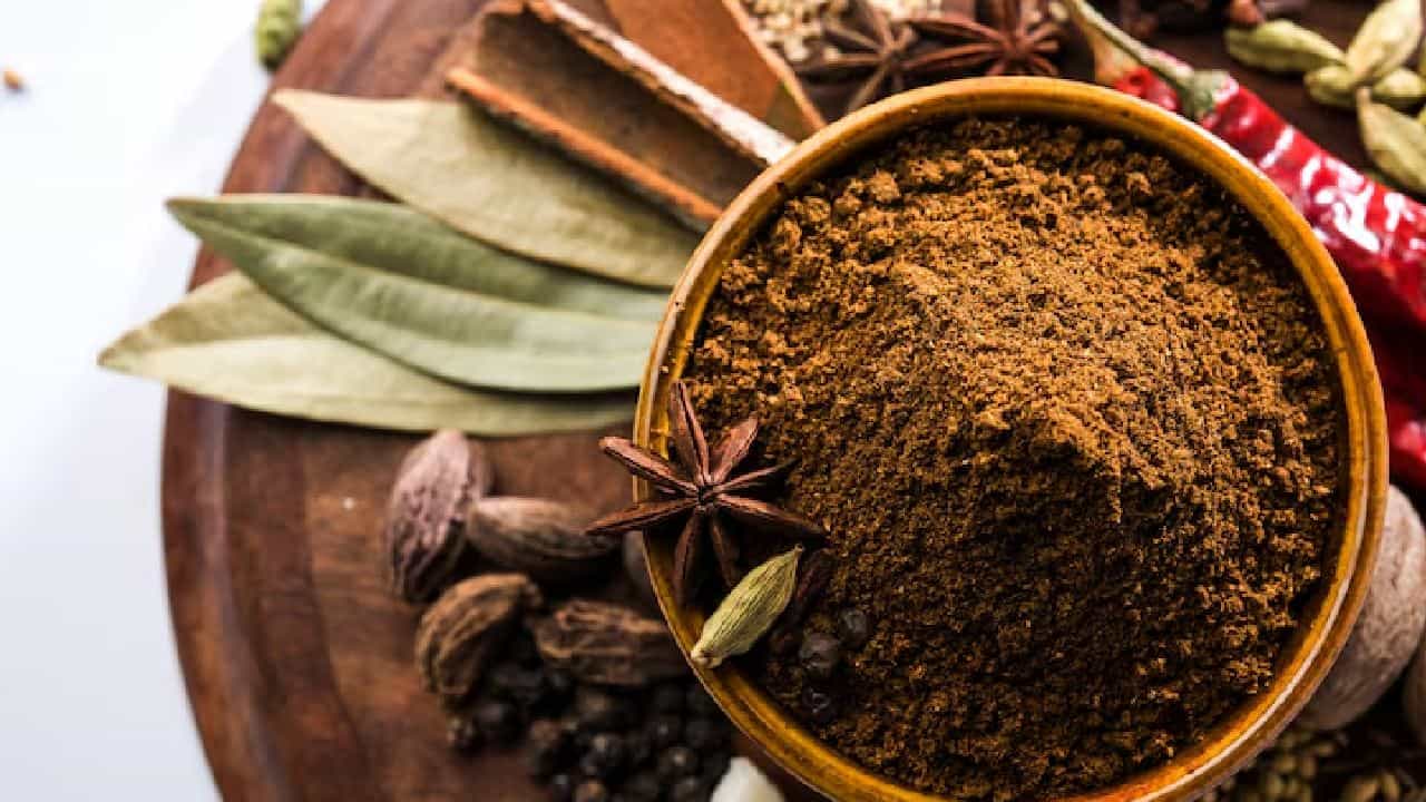 Secret Masala Recipe: রান্নার স্বাদ একধাক্কায় বাড়বে ১০ গুণ! আলুনি খাবারে জাস্ট দিন আধ চামচ এই সিক্রেট মশলা Secret Masala Recipe: রান্নার স্বাদ একধাক্কায় বাড়বে ১০ গুণ! আলুনি খাবারে জাস্ট দিন আধ চামচ এই সিক্রেট মশলা