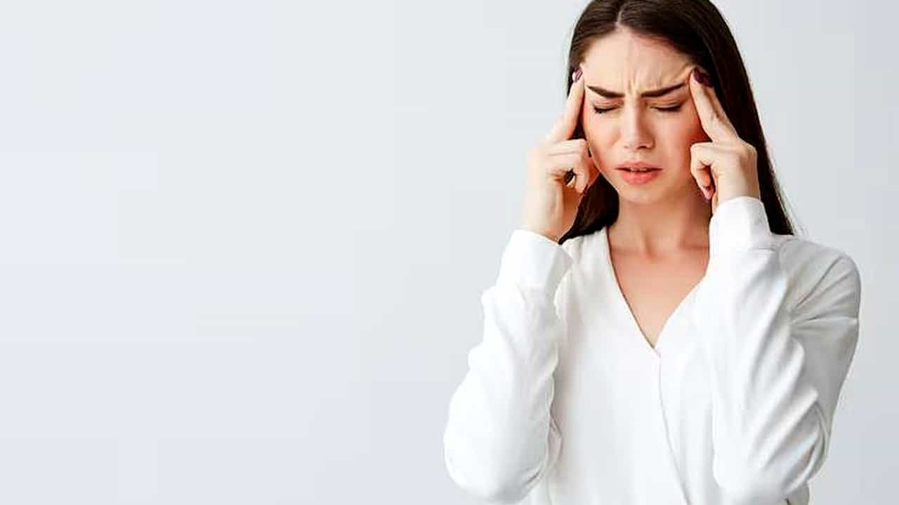 Warning signs of migraine: শুধু মাথাব্যথা না, এটাও মাইগ্রেনের লক্ষণ! ভুলেও অবহেলা করবেন না Warning signs of migraine: শুধু মাথাব্যথা না, এটাও মাইগ্রেনের লক্ষণ! ভুলেও অবহেলা করবেন না