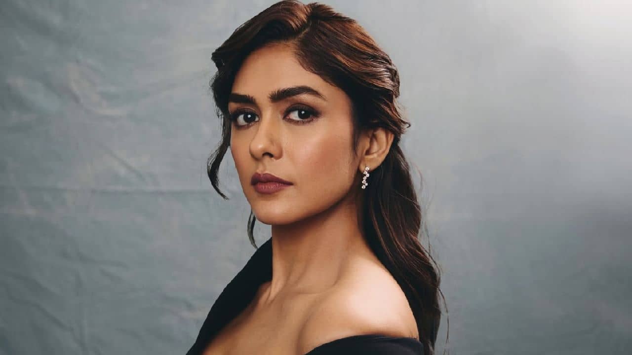 Mrunal Thakur Warning: চুপচাপ সহ্য করার দিন শেষ! আদালতের হুমকি দিয়ে কাদের সাবধান করলেন ম্রুণাল ঠাকুর?