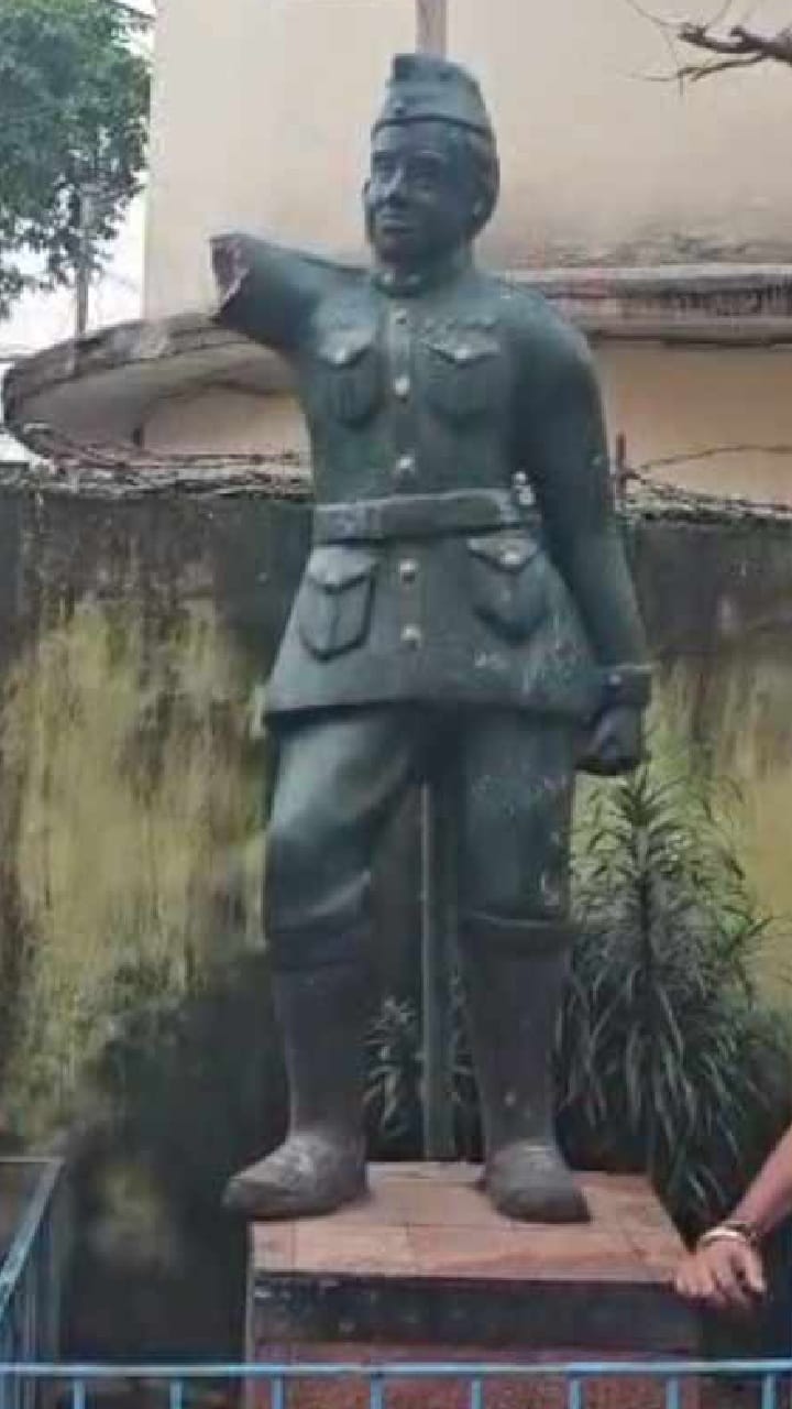 খাস কলকাতায় নেতাজির মূর্তি ভাঙল কারা?