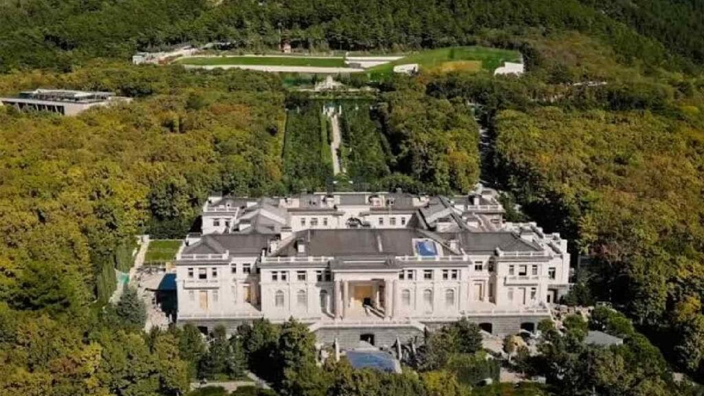 Putin Palace (2)