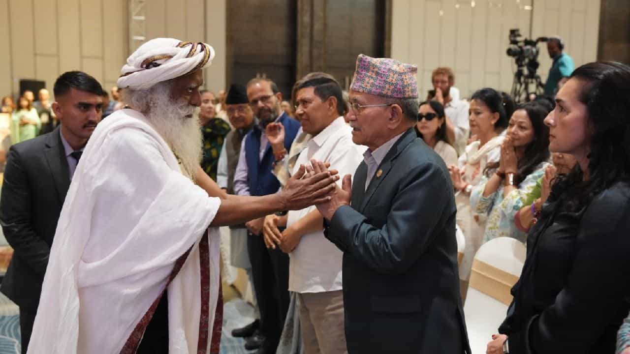 Nepal flash floods: হিমালয়ে ভয়াবহ বিপর্যয় রুখতে ৫ দেশকে একজোট হওয়ার ডাক সদগুরুর, নেপালকে দিলেন ১ কোটি টাকা Nepal flash floods: হিমালয়ে ভয়াবহ বিপর্যয় রুখতে ৫ দেশকে একজোট হওয়ার ডাক সদগুরুর, নেপালকে দিলেন ১ কোটি টাকা