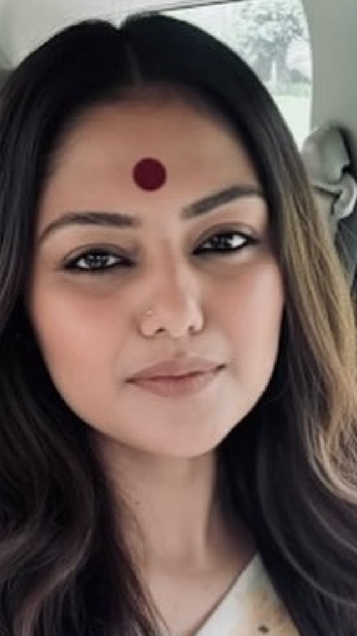 দলবদলু সায়নীর  নামে 'গদ্দার'  পোস্টার