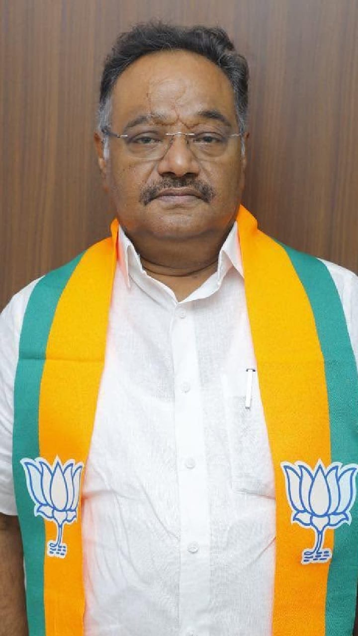 পাথর, কাদা-জুতো ছোড়া সভ্য সমাজে কাঙ্খিত নয়: শমীক ভট্টাচার্য
