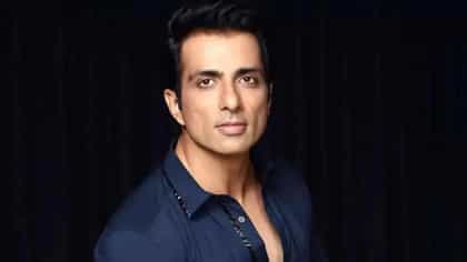 ‘খাবার নিয়ে আসছি!’ বিপর্যস্ত নেপালের পাশে দাঁড়ালেন সোনু সুদ