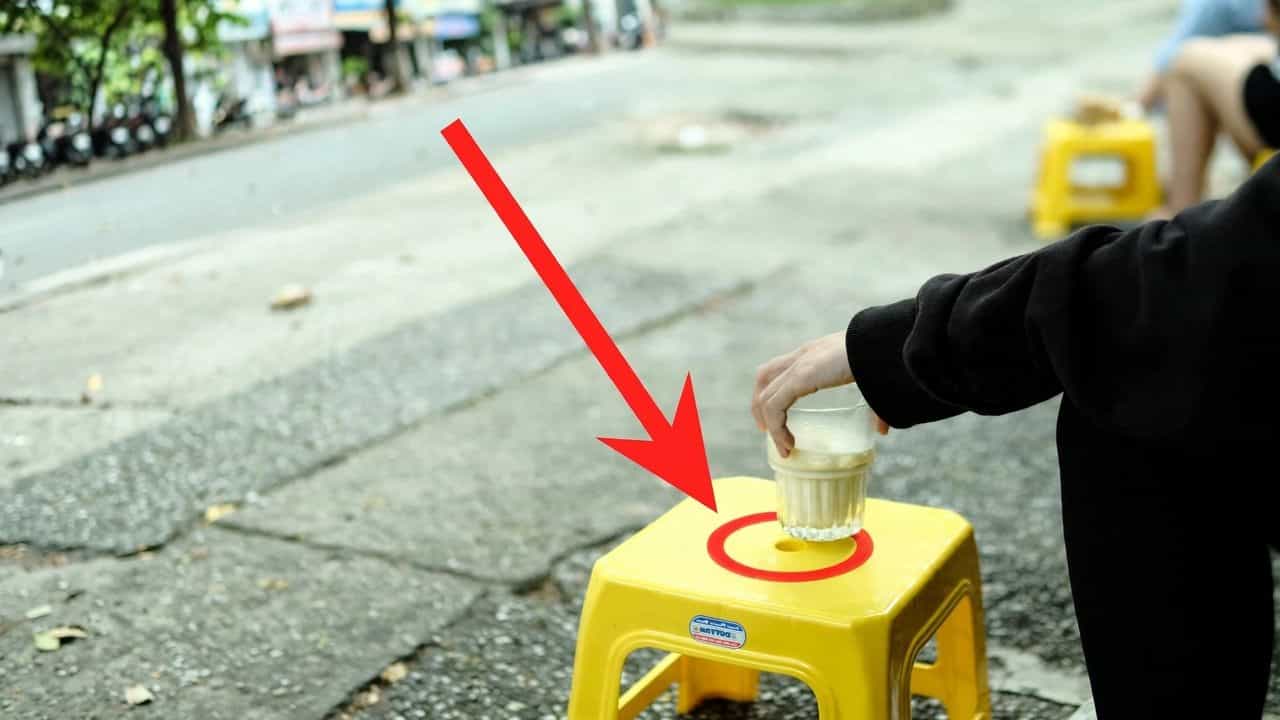 Plastic stool facts: জানেন প্লাস্টিকের টুলে গোল গর্ত কেন থাকে? Plastic stool facts: জানেন প্লাস্টিকের টুলে গোল গর্ত কেন থাকে?