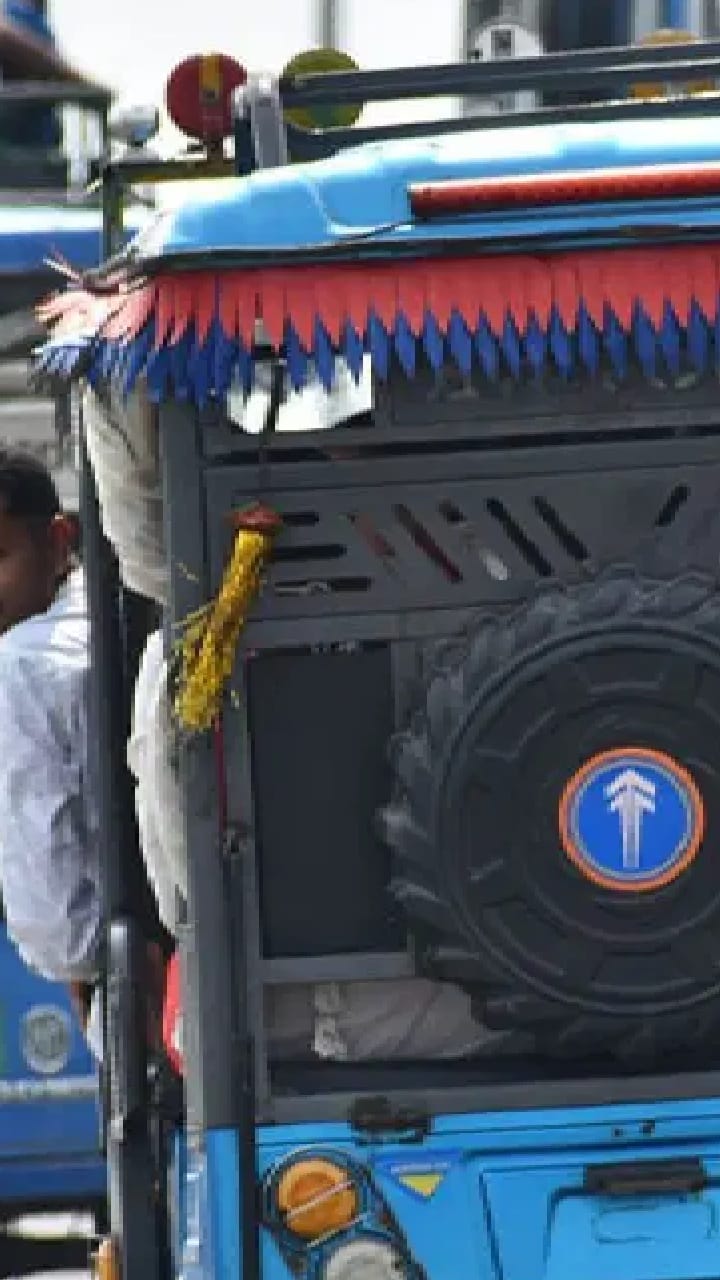 ‘মেন রাস্তায় টোটো চালাতে দেবে না বলছে’, চিন্তায় টোটোচালকেরা