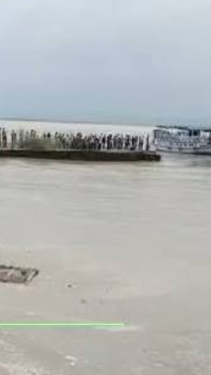 ভাসছে ঝাড়গ্রাম, দুর্গত এলাকায় BDO