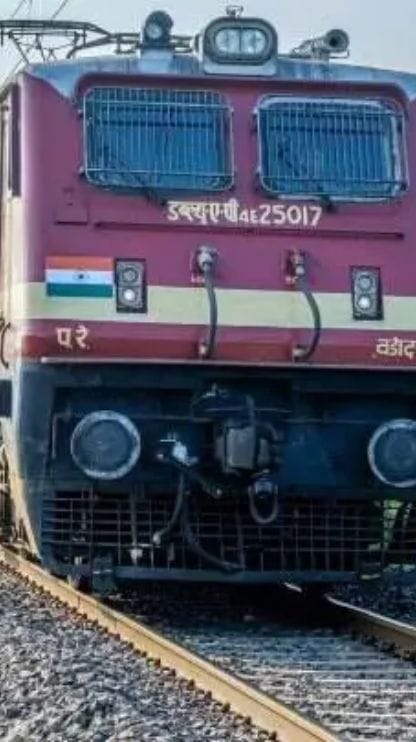 ২ দিন ভোগান্তির পর সবুজ সিগন্যালের অপেক্ষায় শতাব্দী এক্সপ্রেস
