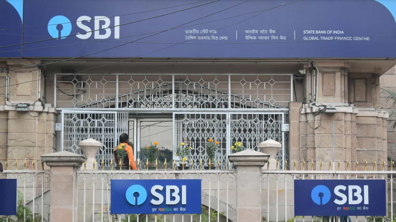 State Bank of India: ব্যাঙ্কে চাকরির বড় সুযোগ, ২০২৬-২৭ অর্থবর্ষে কর্মক্ষেত্রে একগাদা সুযোগ আনতে চলেছে এসবিআই! State Bank of India: ব্যাঙ্কে চাকরির বড় সুযোগ, ২০২৬-২৭ অর্থবর্ষে কর্মক্ষেত্রে একগাদা সুযোগ আনতে চলেছে এসবিআই!