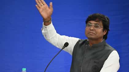 ভারতীয় হকি দলের জার্সির রং বদল,শোকজ নোটিস পেয়ে অপসারিত হকি ইন্ডিয়ার DG
