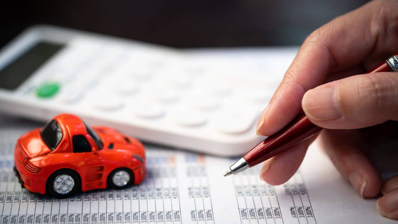 Car Loan: চাকরি চলে গেলেও বন্ধ হবে না গাড়ির ইএমআই, কী করবেন জেনে নিন!