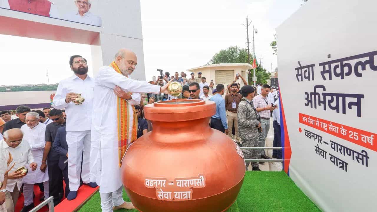 Yatra of Seva: মানুষের সঙ্গে সম্পর্ক স্থাপন, বডনগর থেকে বারাণসী এক অভিনব যাত্রা Yatra of Seva: মানুষের সঙ্গে সম্পর্ক স্থাপন, বডনগর থেকে বারাণসী এক অভিনব যাত্রা