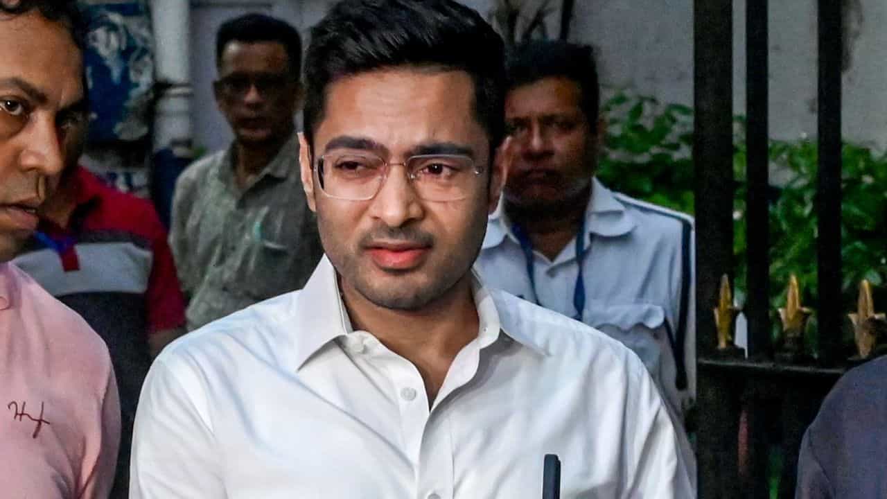 Abhishek Banerjee: শর্তসাপেক্ষে আগেই মিলেছিল অনুমতি, তিন সপ্তাহের জন্য বিদেশযাত্রা অভিষেকের Abhishek Banerjee: শর্তসাপেক্ষে আগেই মিলেছিল অনুমতি, তিন সপ্তাহের জন্য বিদেশযাত্রা অভিষেকের