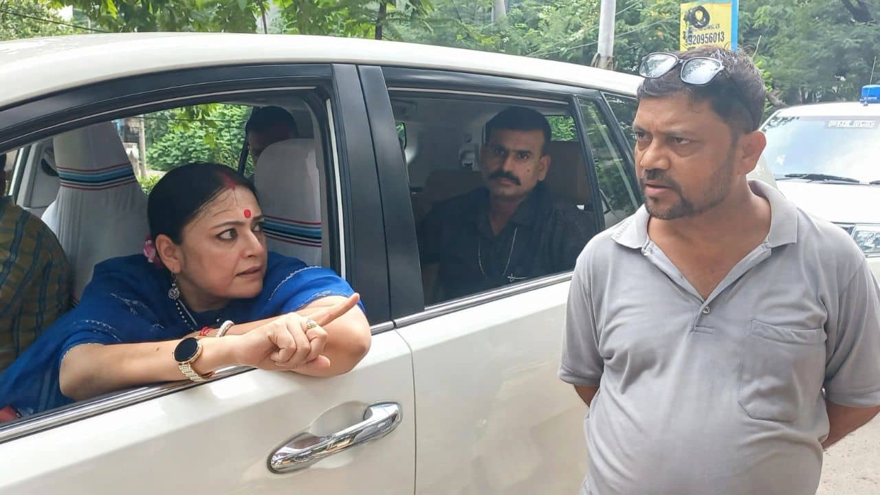 Agnimitra Paul: আপনার মাথায় আক্কেল নেই?, এবার সল্টলেকে এসে ধমক দিলেন অগ্নিমিত্রা