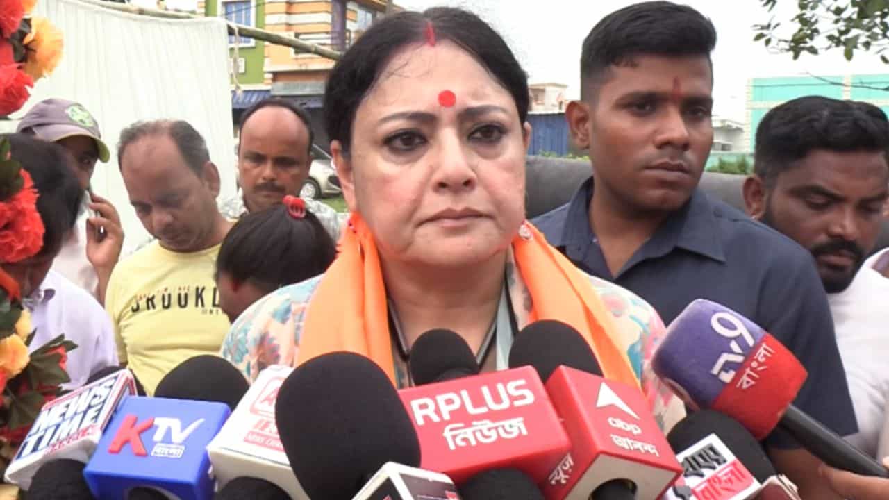 Agnimitra Paul on Troll: 'আমায় ট্রোল করে বলছে, সাইকেল কী মাথায় রাখব?', ট্রোলারদের এবার জবাব দিলেন অগ্নিমিত্রা Agnimitra Paul on Troll: 'আমায় ট্রোল করে বলছে, সাইকেল কী মাথায় রাখব?', ট্রোলারদের এবার জবাব দিলেন অগ্নিমিত্রা