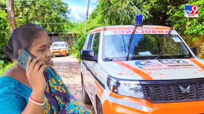 হাসপাতালে দাঁড়িয়ে দুটো অ্যাম্বুল্যান্স, প্রসূতিকে শুনতে হল গাড়ি নেই!