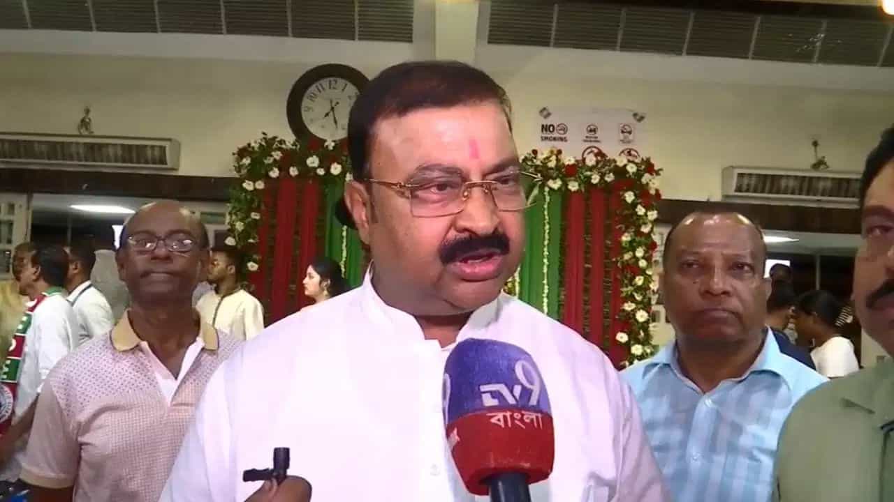 Babun Banerjee: ২২টি জেলা সংস্থার অনাস্থা প্রস্তাব, বেঙ্গল টেবল টেনিসের সভাপতির পদ থেকে সরলেন মমতার ভাই বাবুন বন্দ্যোপাধ্যায় Babun Banerjee: ২২টি জেলা সংস্থার অনাস্থা প্রস্তাব, বেঙ্গল টেবল টেনিসের সভাপতির পদ থেকে সরলেন মমতার ভাই বাবুন বন্দ্যোপাধ্যায়