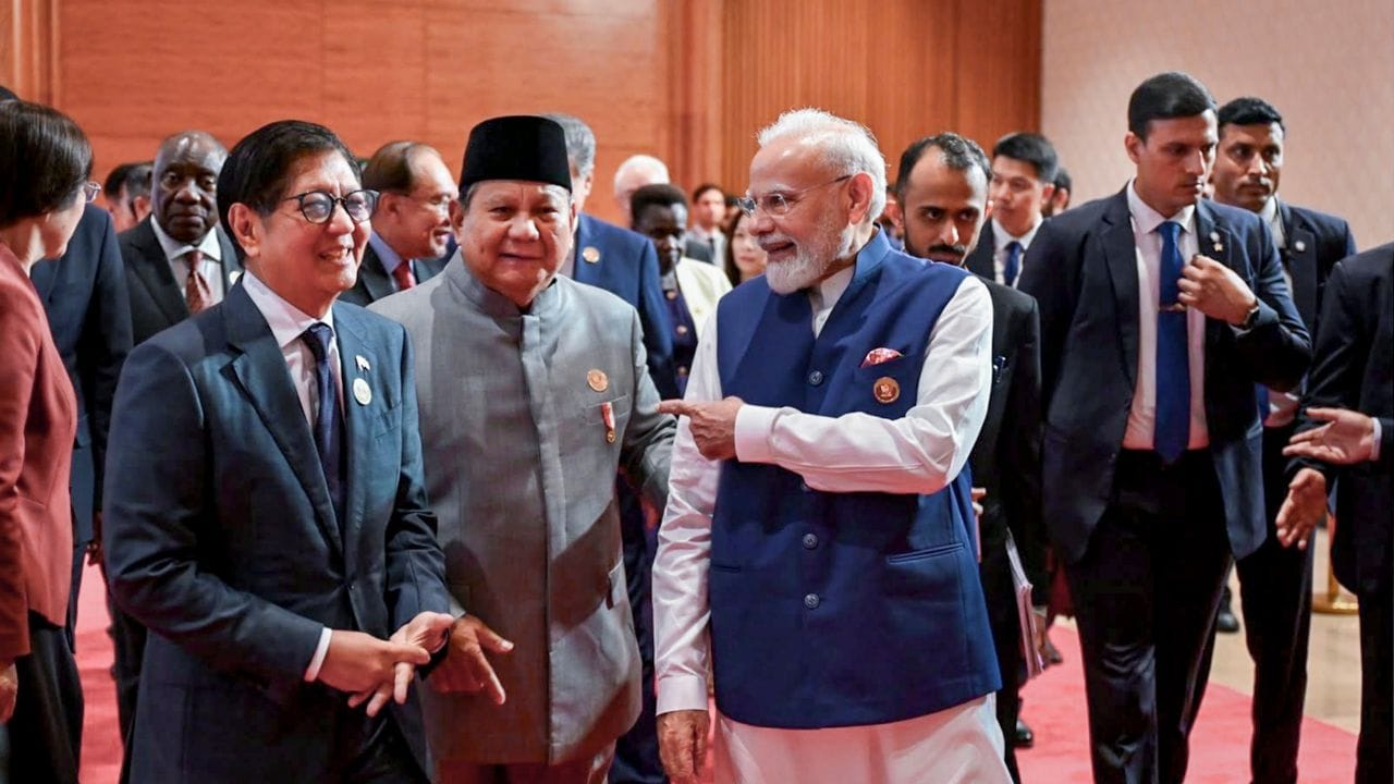 রাশিয়ার প্রেসিডেন্ট ভ্লাদিমির পুতিন থেকে চিনের প্রেসিডেন্ট শি জিনপিং- সকলকে স্বাগত জানান প্রধানমন্ত্রী মোদী। মিশর থেকে মালয়শিয়া, ইন্দোনেশিয়ার রাষ্ট্রনেতাদের সঙ্গেও বৈঠক করেন তিনি।