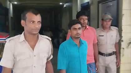 পদ্মায় নেমে সাঁতার, উঠল সোজা এই পাড়ে! ভারতীয় আর সাজা হল না...