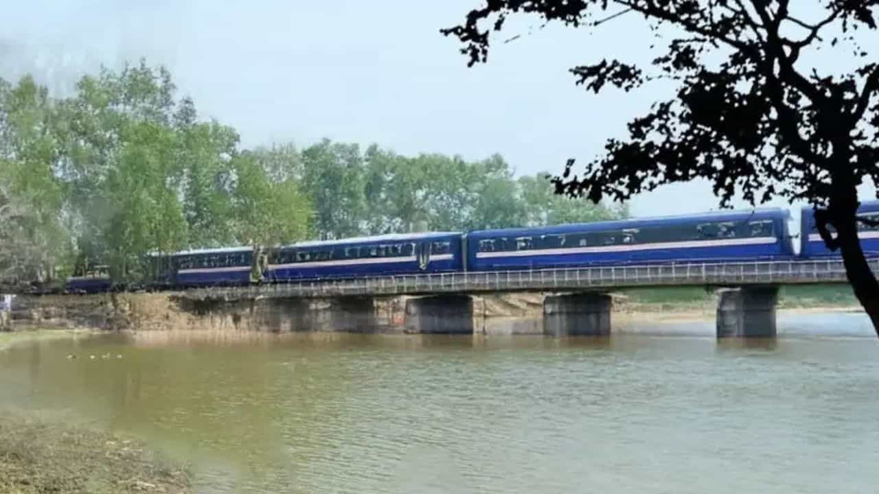 Bhabadighi Rail Project: ২০০১ সালে শিলান্যাস, অবশেষে ভাবাদিঘির উপর দিয়ে ছুটবে রেল Bhabadighi Rail Project: ২০০১ সালে শিলান্যাস, অবশেষে ভাবাদিঘির উপর দিয়ে ছুটবে রেল