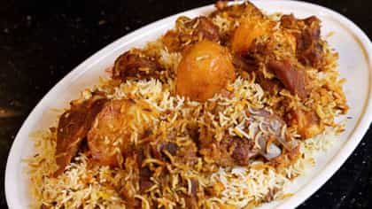 কে প্রথম বিরিয়ানিতে আলু দিয়েছিলেন জানেন?
