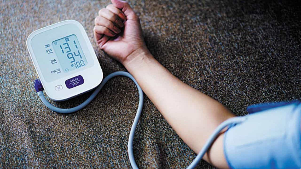 Home BP Monitor Tips: বাড়ির ব্লাড প্রেশার মেশিনে কোন হাতে রক্তচাপ মাপলে ফলাফল সঠিক আসবে জানেন? Home BP Monitor Tips: বাড়ির ব্লাড প্রেশার মেশিনে কোন হাতে রক্তচাপ মাপলে ফলাফল সঠিক আসবে জানেন?