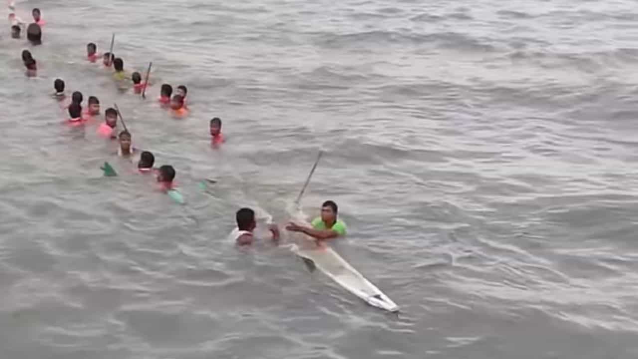 Boat Capsize: উত্তাল নদীতে ঢেউয়ের ধাক্কায় উল্টে গেল নৌকা, মৃত্যুমুখে ২০ কিশোর, তারপর যা হল... Boat Capsize: উত্তাল নদীতে ঢেউয়ের ধাক্কায় উল্টে গেল নৌকা, মৃত্যুমুখে ২০ কিশোর, তারপর যা হল...