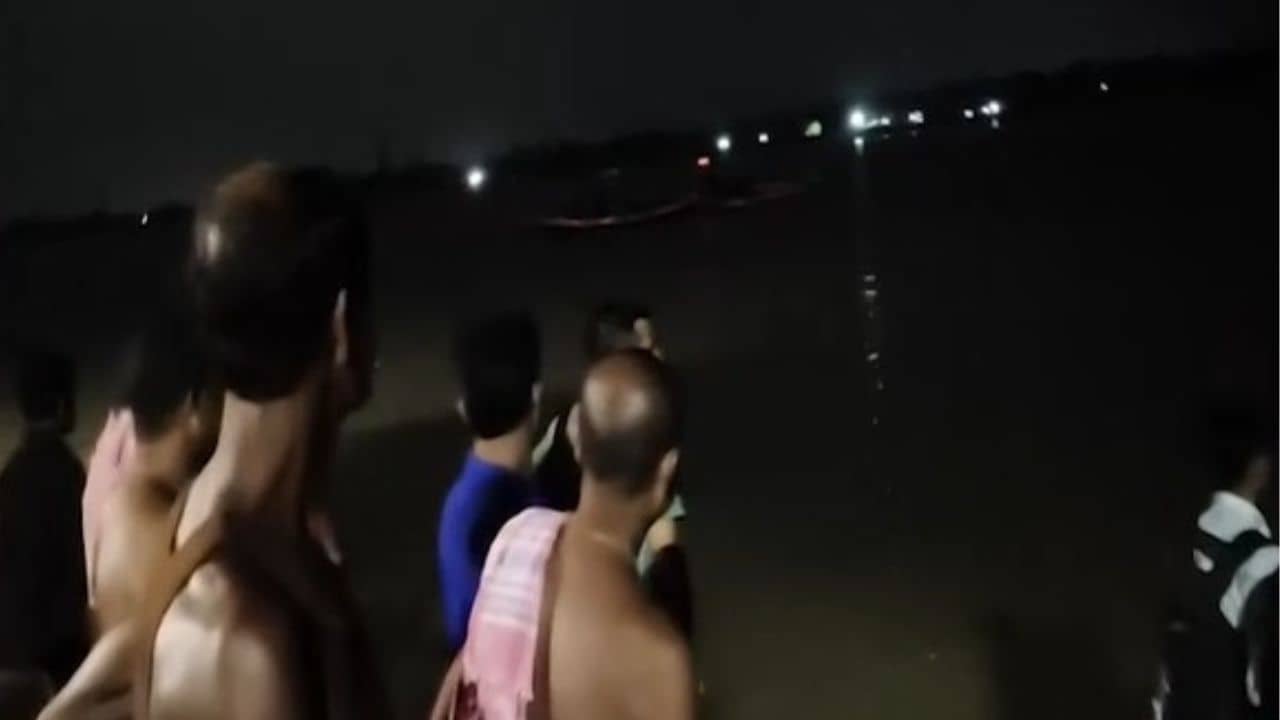 Nandigram: উত্তাল নদী, নন্দীগ্রামে ১৪ জন যাত্রী নিয়ে ডুবল নৌকা