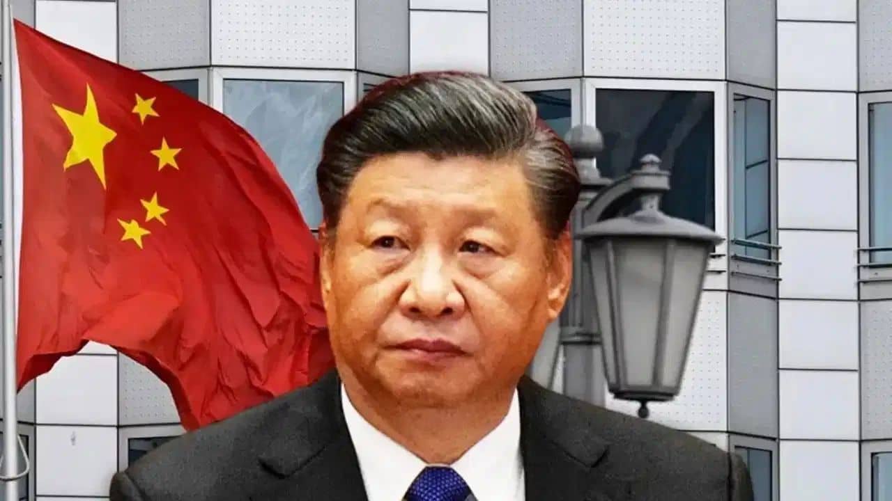 China President: গদি হারানোর ভয় নেই, তাও কেন একের পর এক সেনাকর্তাকে সরাচ্ছেন জিনপিং?