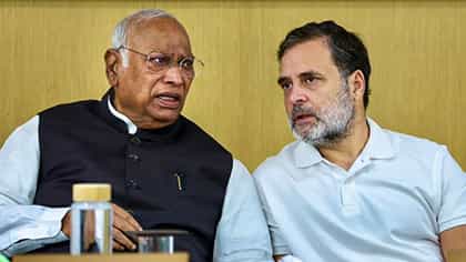 দেশজুড়ে আন্দোলনে নামবে কংগ্রেস,ওয়ার্কিং কমিটির বৈঠকে কী কী সিদ্ধান্ত?