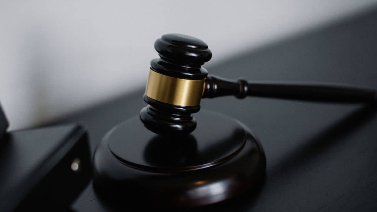 Jharkhand High Court: মহিলার শরীর থেকে পোশাক সরানো ধর্ষণ নয়, রায় বদল করল হাইকোর্ট