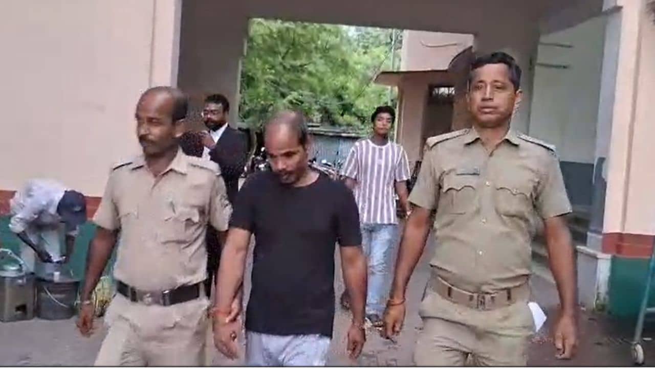 Death Sentence: নতুন সরকারের আমলে প্রথম মৃত্যুদণ্ড! ৯ মাসেই স্ত্রীকে খুনের বিচার, সন্তানদের নিয়ে মানবিক আদালত