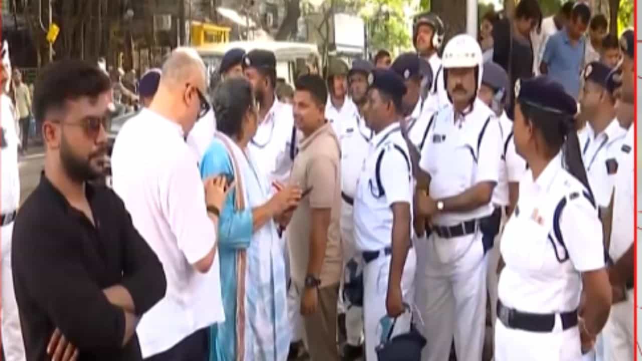 West bengal News Live: ক্যামাকস্ট্রিট-কাণ্ডে ফের ডাক পড়ল ডেরেকের, এই নিয়ে ৩ বার তলব West bengal News Live: ক্যামাকস্ট্রিট-কাণ্ডে ফের ডাক পড়ল ডেরেকের, এই নিয়ে ৩ বার তলব